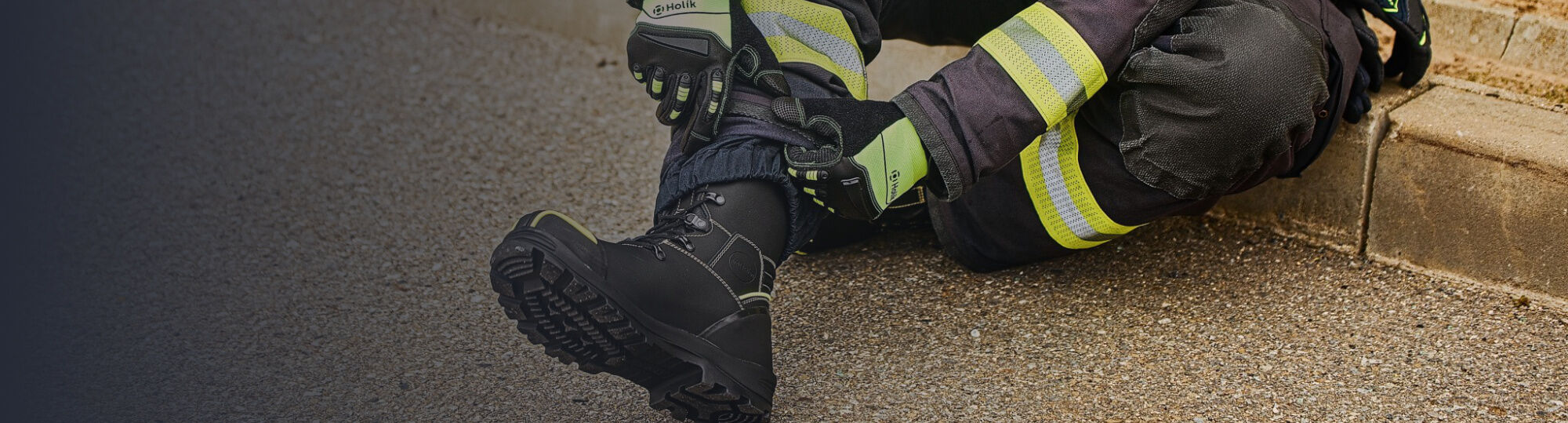 Emergency boots for firefighters